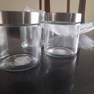 2 glass jars w lids